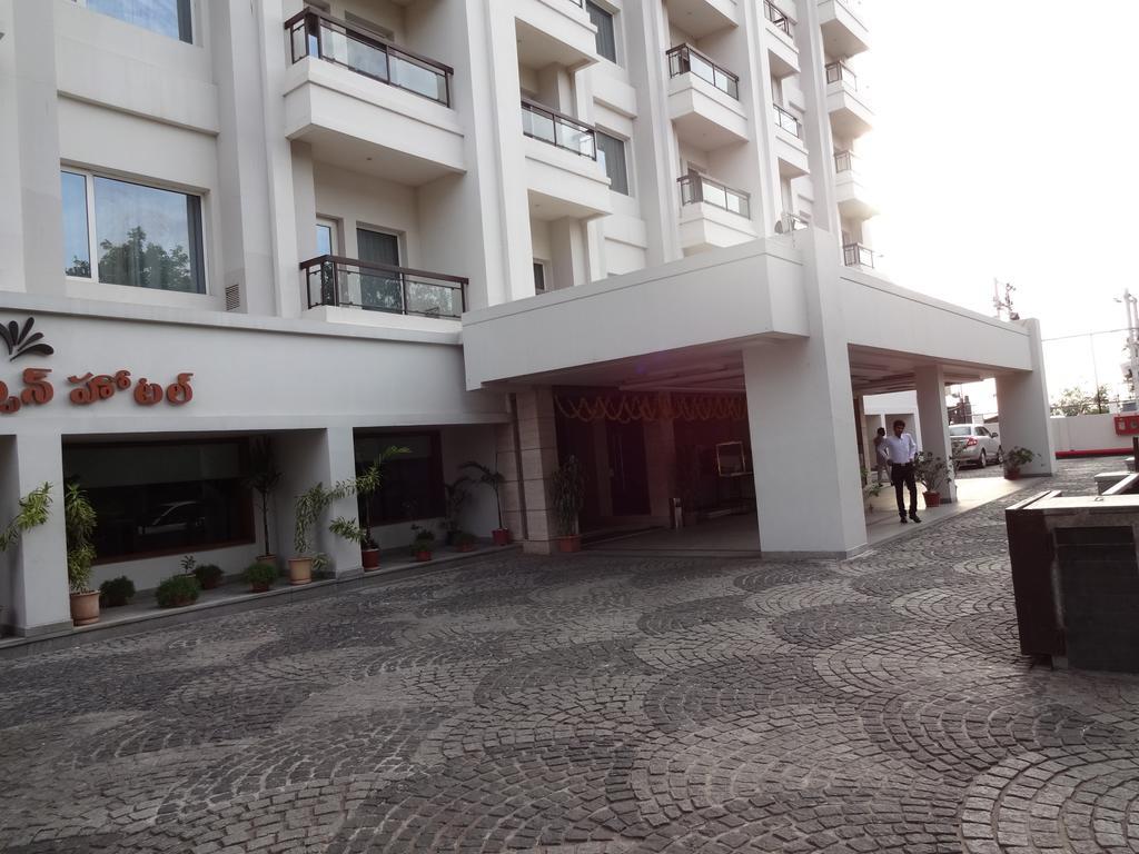 La Hospin Hotel Rājahmundry Szoba fotó