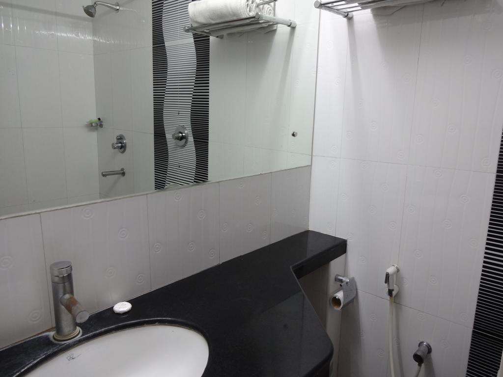 La Hospin Hotel Rājahmundry Szoba fotó