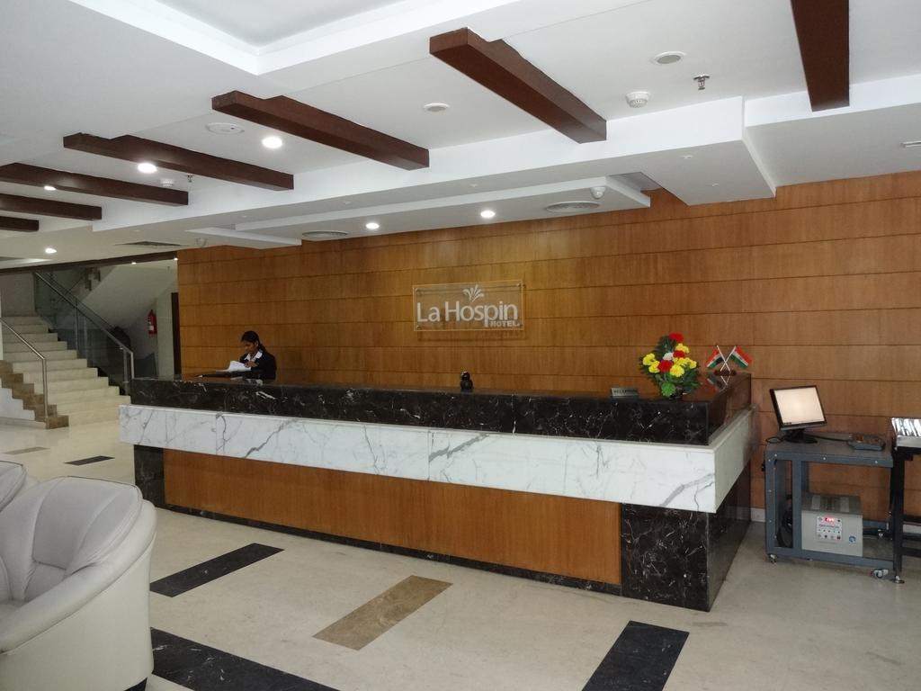 La Hospin Hotel Rājahmundry Szoba fotó