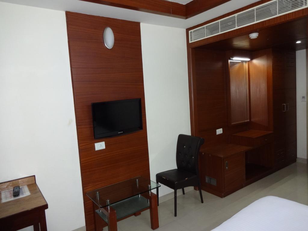 La Hospin Hotel Rājahmundry Szoba fotó